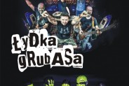 Plakat reklamujący koncert Rock Noc. Na czarnym tle sylwetki dwóch występujących zespołów, białe…