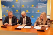 Sygnatariusze umowy UM i KSSE od prawej: Marta Suchanek–Bijak – II zastępca Prezydenta Miasta…