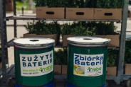 Pojemniki na zużyte elektrośmieci.