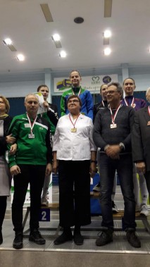 Basia Brych na najwyższym stopniu podium wraz ze swoją trenerką - Krystyną Rachel - Świrską