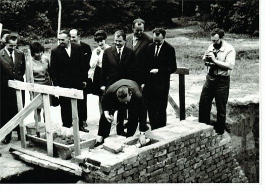 Wmurowanie kamienia węgielnego pod nowy budynek biblioteki - zdjęcie archiwalne