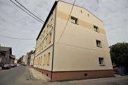Bok wyremontowanej kamienicy przy ul. Sobieskiego 8.