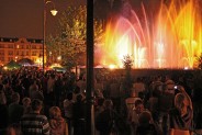 Rynek Miejski - podświetlane kurtyny wodne podczas Dni Siemianowic