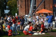Industriada 2021 warsztaty i animacje prowadzone przed Parkiem Tradycji tłum uczesników na tle…