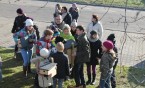 Rozwieszali budki dla ptaków
