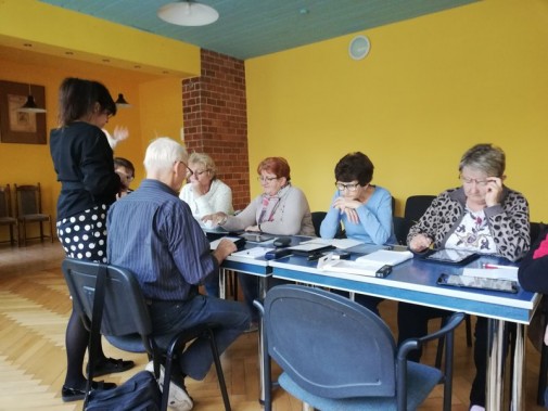 Seniorzy podczas warsztatów
