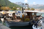 Kutry rybackie w porcie Skala Potamias