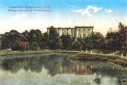 Gospoda górniczo-hutnicza w głębi, na pierwszym planie staw parkowy parku hutniczego, ok. 1915 r.