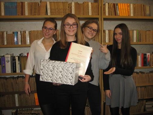 Julia Copik uczennica dziennikarsko-menadżersko-językowej klasy Ia LO w ZSTiO „Meritum”.