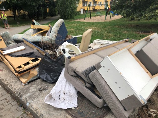 Śmieci wielkogabarytowe można bezpłatnie oddać w PSZOK-u.