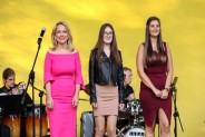Trzy wokalistki występujące z orkiestrą Siemion Band. Katarzyna w różowej sukni, Zuzanna w…