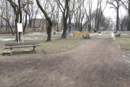 Do niedawna tak wyglądał skwer przy ul. Waryńskiego. Od lipca br. diametralnie zmienił swe oblicze.