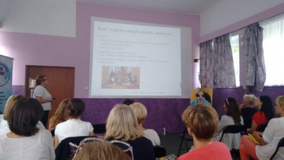 Na zdjęciu widok uczestników konferencji pt. „Integracja społeczności romskiej w środowisku…