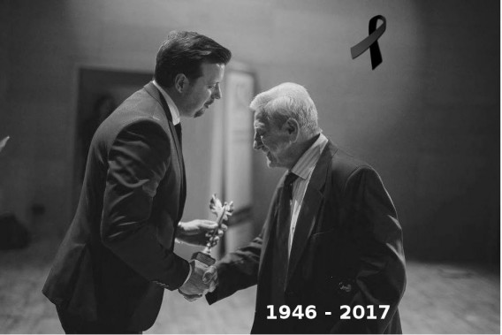 Ś.P Marek Świrski (po prawej) odbiera wyróżneinie z rąk Prezydenta Miasta Rafała Piecha
