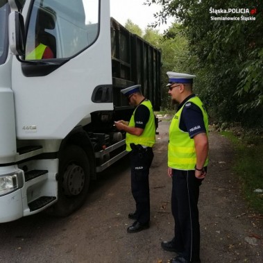Siemianowiccy policjanci podczas akcji "Odpady"