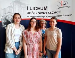 Laureatki konkursów wraz z opiekunką