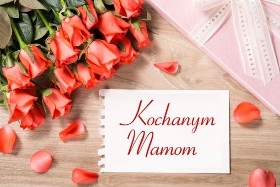 Kwiaty i bilecik  z napisem :Kochanym Mamom