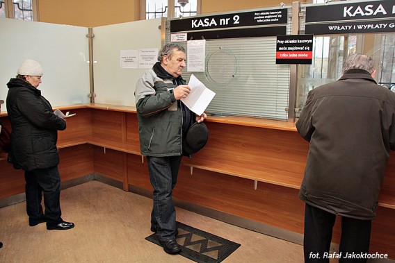 Kolejka do kasy w Urzędzie Miasta