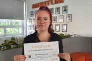 Uczenica 3 Liceum w ZSTiO MERITUM z certyfikatem