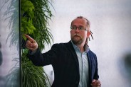 Wykład Łukasza Lamży na temat najnowszych technologii, testów i badań robotów humanoidalnych