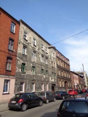 Siemianowickie kamienice, choć piękne, w większości wymagają odświeżenia elewacji. Miasto w tym…