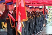 Strażacy PSP w Siemianowicach Śląskich stojący w dwuszeregu pod namiotem
