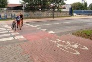 Na ul. Michałkowickiej znajduje się przejście przez jezdnię. Pamiętajmy aby przeprowadzić rowery…