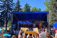 Występ chóru i młoda publiczność