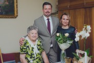 Pamiątkowe zdjęcie : jubilatka, prezydent, kierownik USC