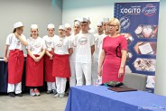 Uroczyste podpisanie umowy dotyczącej współpracy pomiędzy zakładem piekarniczo-cukierniczym…