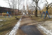 Do niedawna tak wyglądał skwer przy ul. Waryńskiego. Od lipca br. diametralnie zmienił swe oblicze.