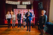 Nagrodzeni przez prezydenta miasta uczniowie siemianowickich szkół.