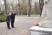 Sekretarz miasta Adam Skowronek (po lewej) wraz z przewodniczącym Rady Miasta Adamem Cebulą…