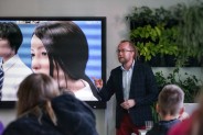 Wykład Łukasza Lamży na temat najnowszych technologii, testów i badań robotów humanoidalnych