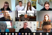 Na monitorach uczestnicy spotkania z Lechem Wałęsą