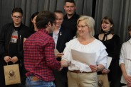 Wręczenie podziękowań uczniom.