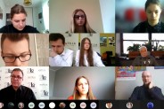 Na monitorach uczestnicy spotkania z Lechem Wałęsą