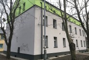 Nowa elewacja przy ul. Poprzecznej 2 została, niestety, już zdewastowana.