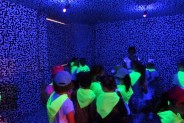 Czarodziejska komnata-efekt fluorescencji