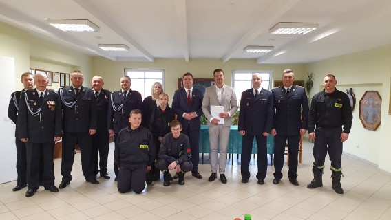 Podpisanie umowy na dofinansowanie siemianowickiej Ochotniczej Straży Pożarnej.