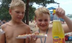W ruinach zamku, w falach jeziora