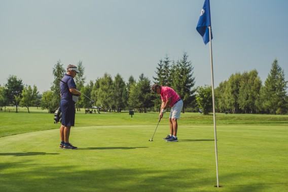 Gracz na polu golfowym