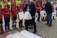 Drużyna chłopców HKS na uroczystym zakończeniu turnieju