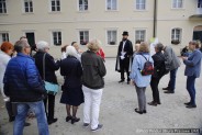 Hrabia Hugo opowiada historie związane z Pałacem