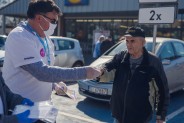 Dzisiaj rozdano pierwszą partię maseczek ochronnych uszytych dla Seniorów w ramach akcji…