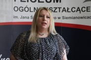 Zastępca prezydenta przemawia do młodziezy