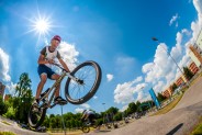 Uczestnicy zawodów na Pumptracku