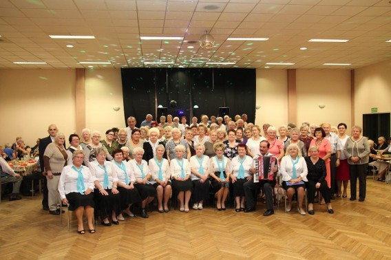 Prawie 150 seniorów z "Pogodnej Jesieni" świętowało swój dzień w DK "Chemik"