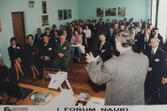 Słuchacze i wykładowca w czasie prelekcji