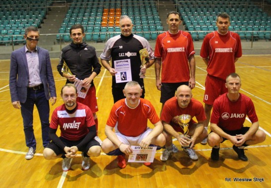 Nauczyciele / Straż Miejska - najlepsza drużyna XXVIII Barbórkowego Halowego Turnieju Piłki Nożnej
